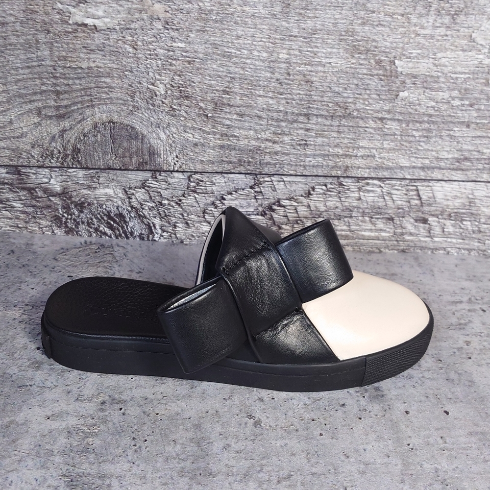 Mercedes Castillo Leather Mules